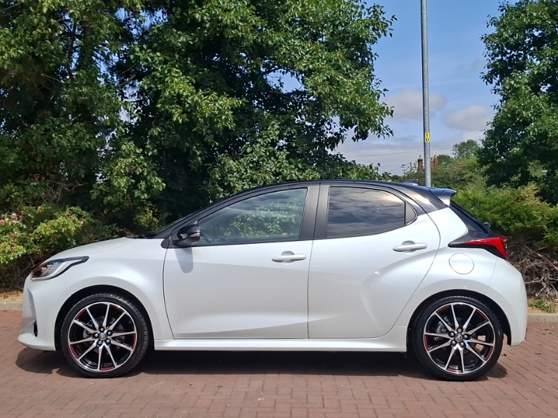 Toyota Yaris Design White #4