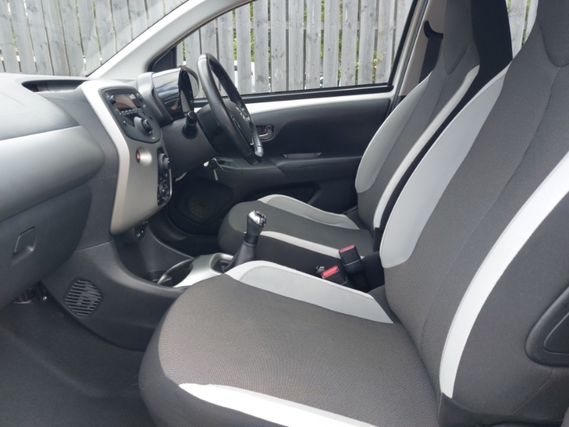 Toyota Aygo 1.0 Vvt-i X-play White #5
