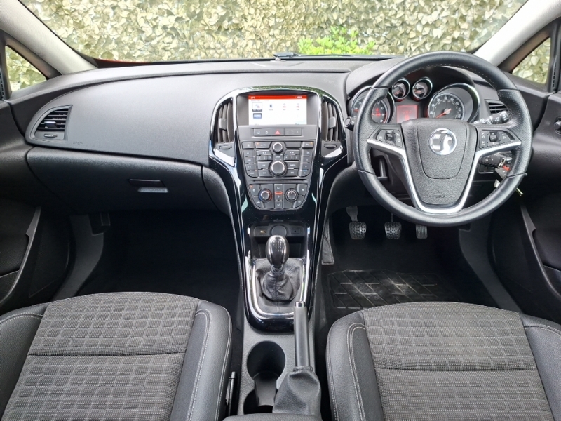 Vauxhall Astra GTC 1.6T 16V 200 Sri Red #3