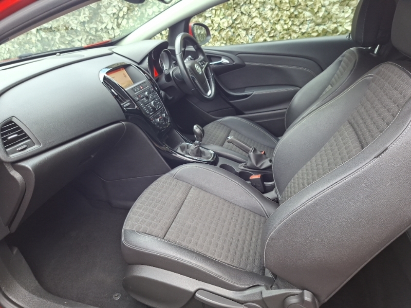 Vauxhall Astra GTC 1.6T 16V 200 Sri Red #5