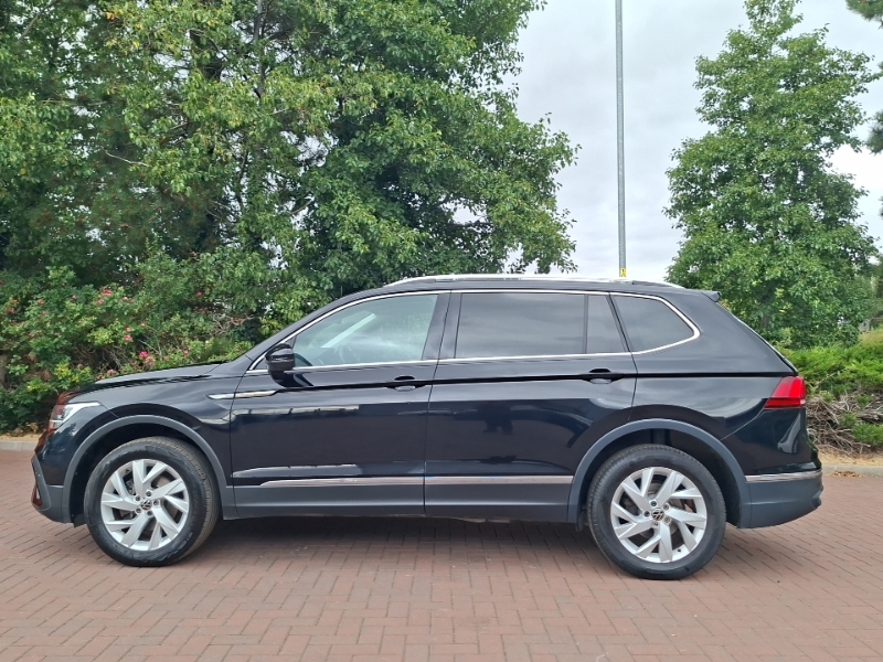 Volkswagen Tiguan Allspace 1.5 Tsi Life Dsg VN23EBJ Black #4