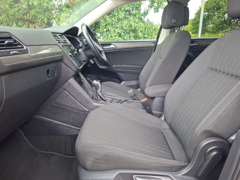 Volkswagen Tiguan Allspace 1.5 Tsi Life Dsg VN23EBJ Black #5