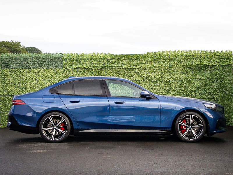 BMW i5 250Kw Edrive40 M Sport Pro 84Kwh Comf Blue #3