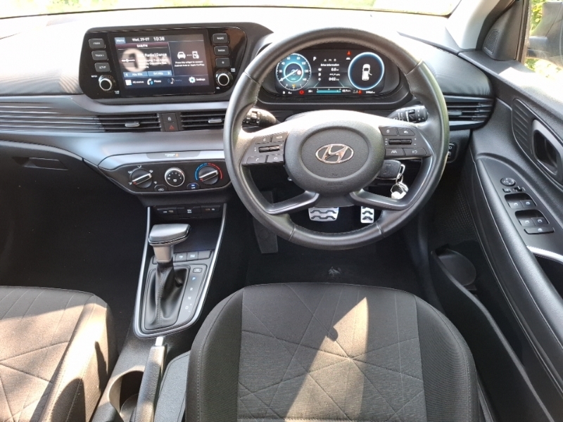 Hyundai Bayon Se Connect Red #8