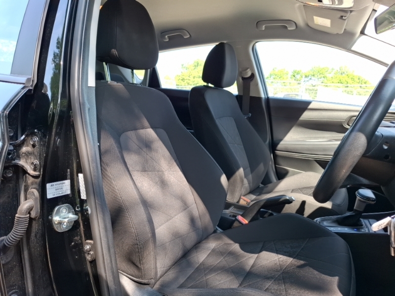 Hyundai Bayon Se Connect Red #17