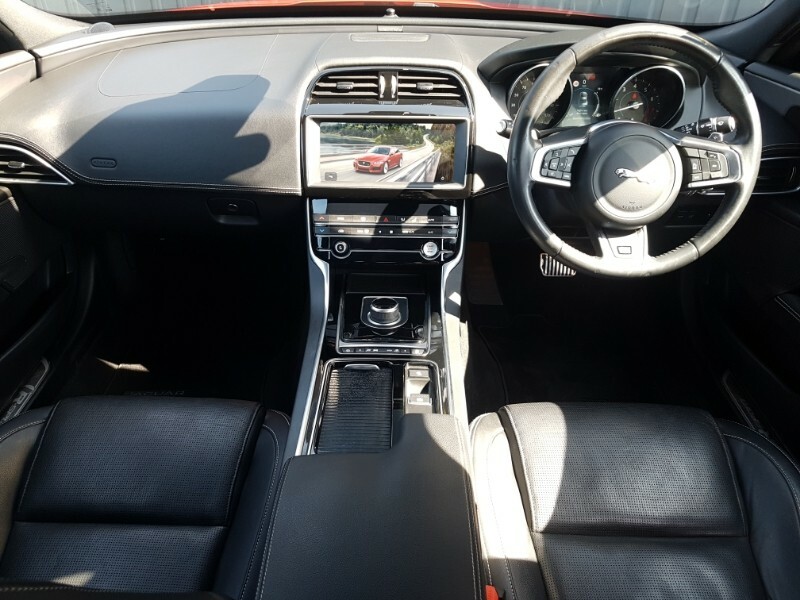 Jaguar XE 2.0 Ingenium R-sport Red #3