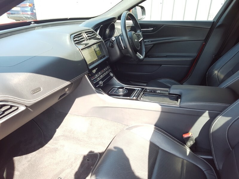 Jaguar XE 2.0 Ingenium R-sport Red #5