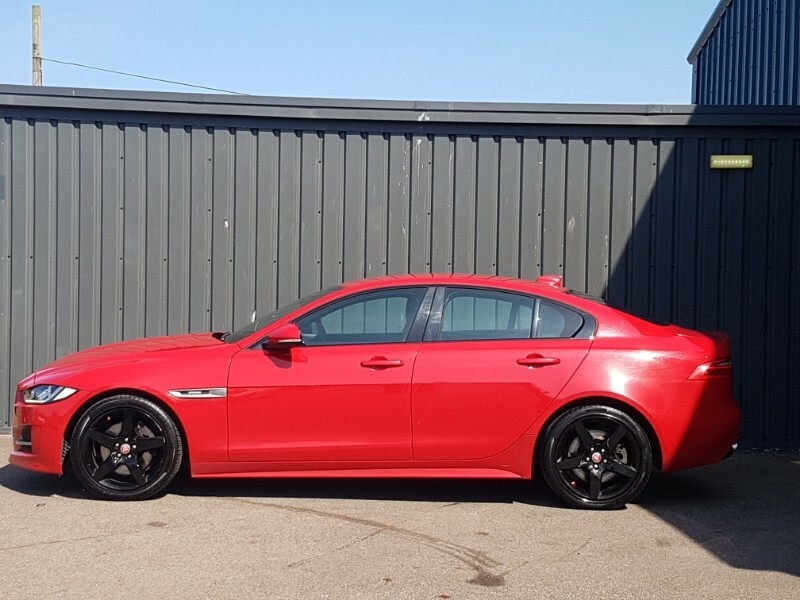 Jaguar XE 2.0 Ingenium R-sport Red #4