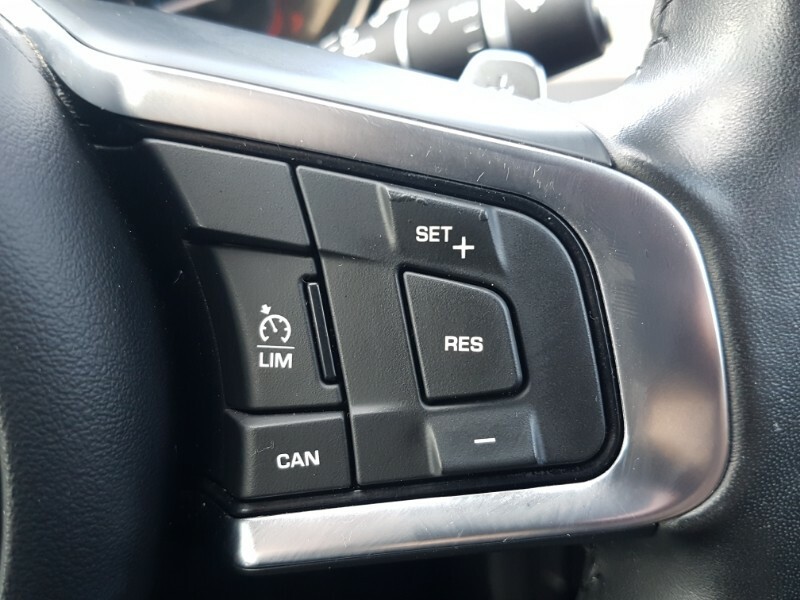 Jaguar XE 2L R-sport Red #15