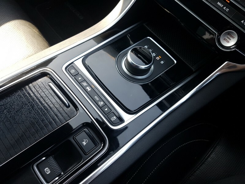 Jaguar XE 2L R-sport Red #17