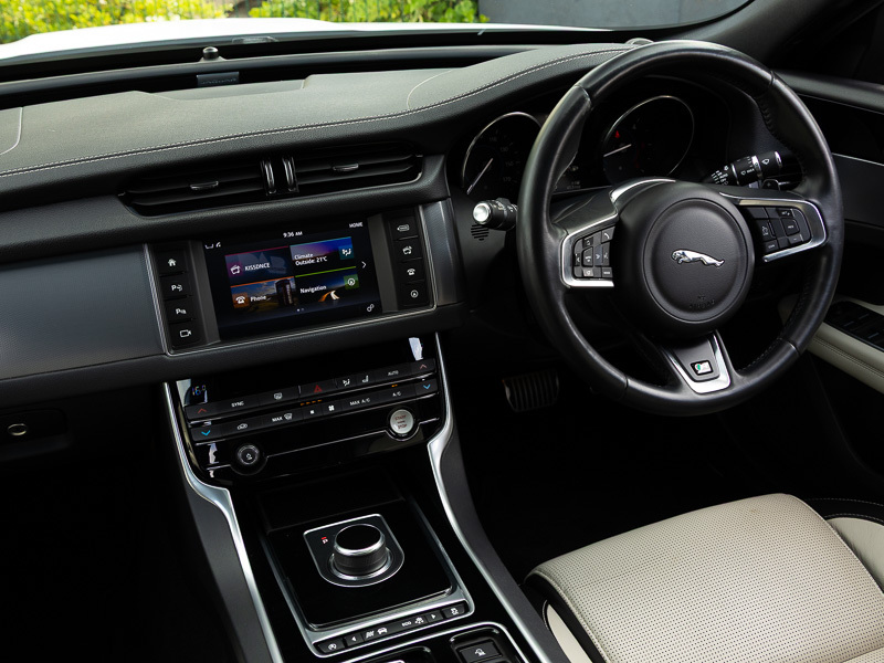 Jaguar XF Xf Portfolio D Awd Black #13