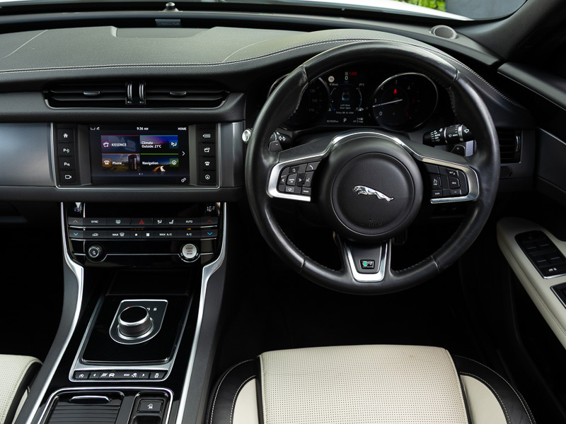 Jaguar XF Xf Portfolio D Awd Black #7