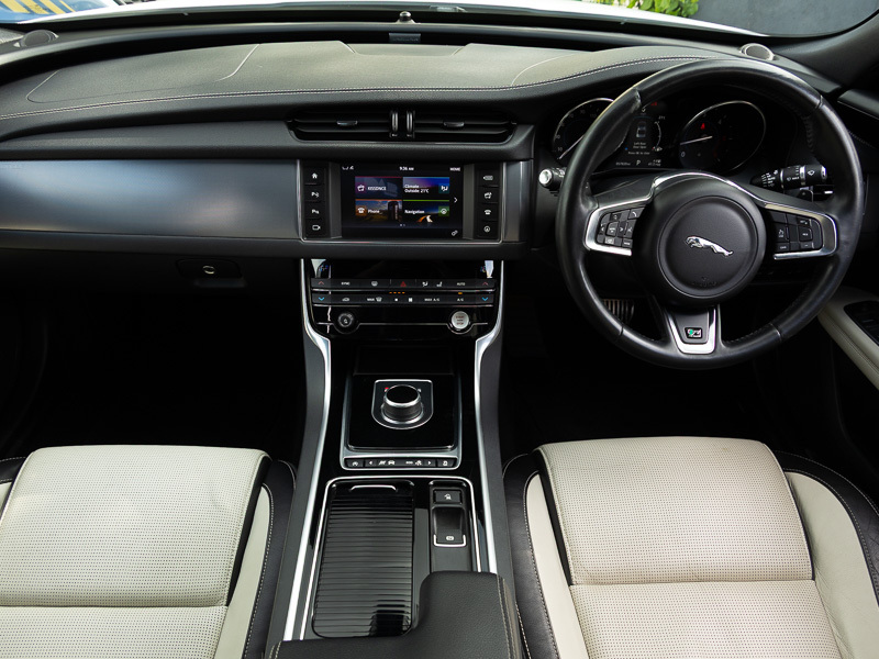 Jaguar XF 2.0D 180 R-sport White #3