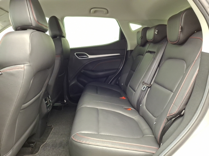 MG ZS 130Kw Trophy Connect Ev 51Kwh Silver #6