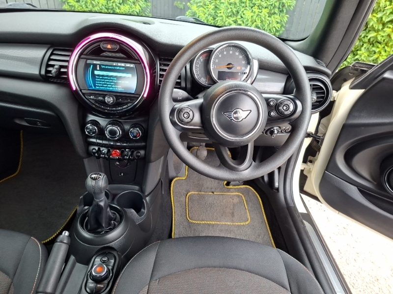 Mini Convertible 1.5 Cooper Classic II White #5