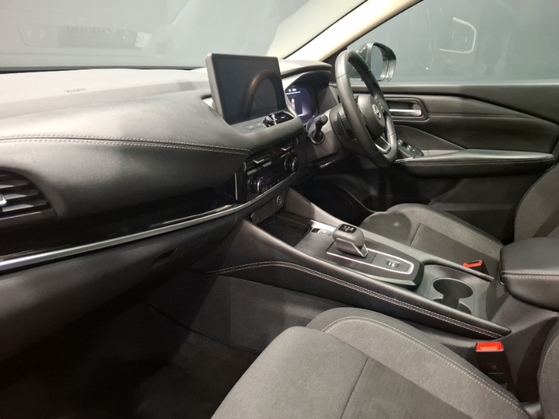 Nissan Qashqai 1.3 Dig-t Mh 158 N-connecta Glass Rf Xtronic Black #5