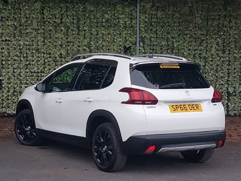 Peugeot 2008 1.2 Puretech 110 Allure White #2