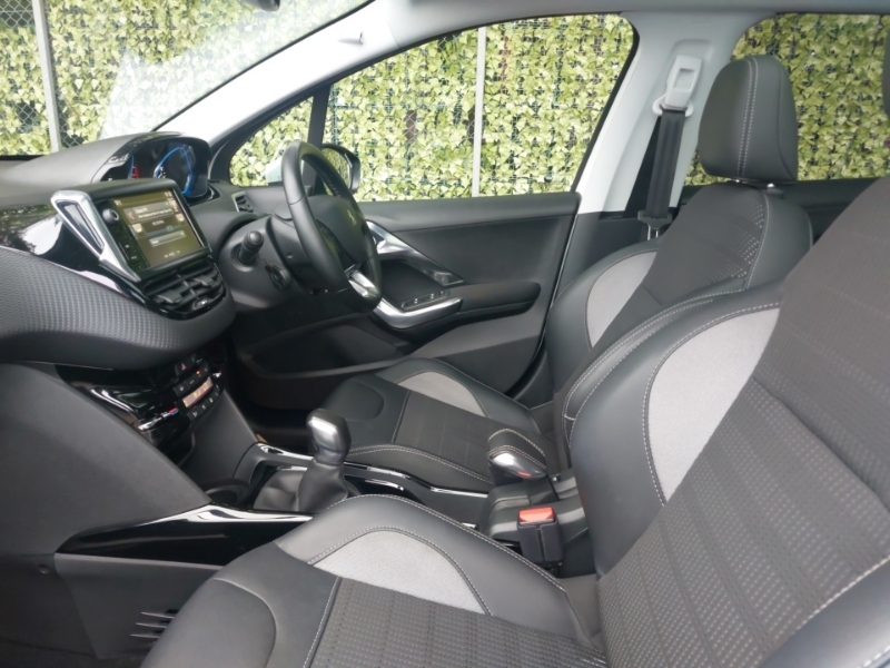 Peugeot 2008 1.2 Puretech 110 Allure White #5