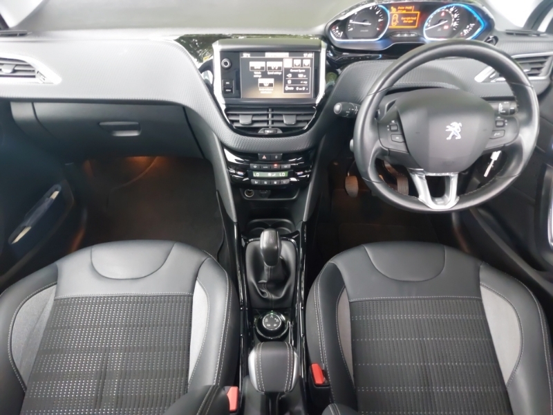 Peugeot 2008 1.2 Puretech 110 Allure White #3