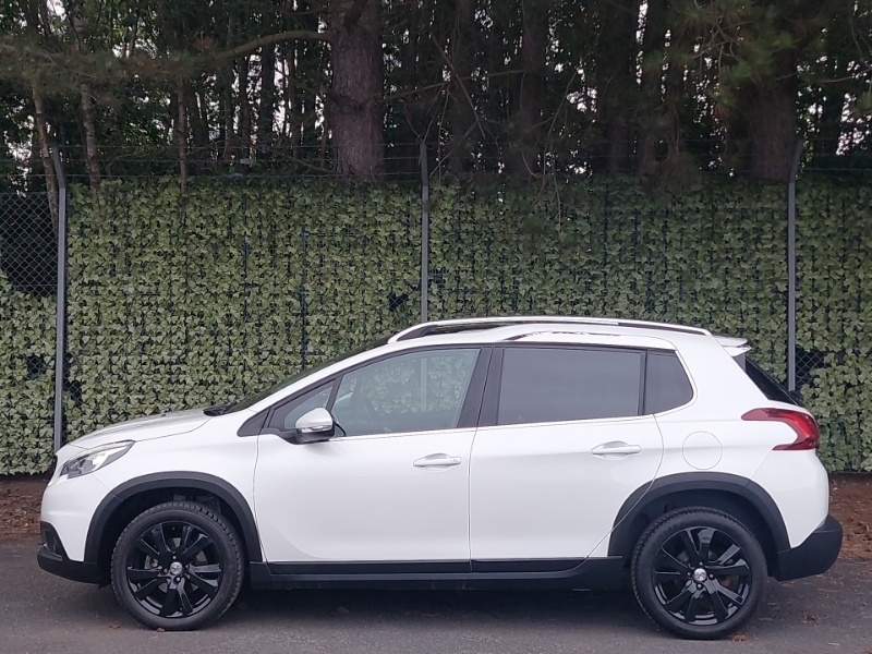 Peugeot 2008 1.2 Puretech 110 Allure White #4