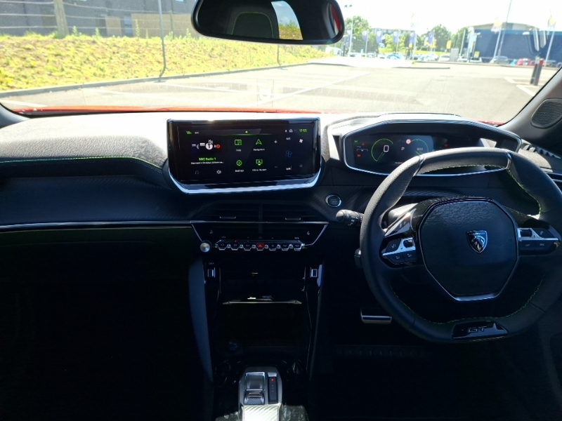 Peugeot 2008 1.2 Puretech 130 Gt Premium Eat8 Red #3