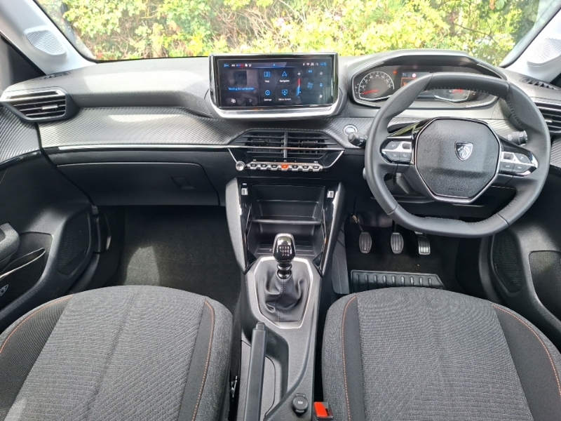Peugeot 208 1.2 Puretech 100 Style White #3