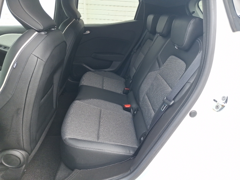 Renault Clio 1.6 E-tech Full Hybrid 145 Techno White #6