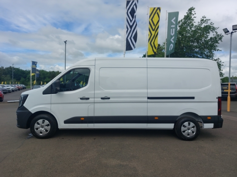 Renault Master Lm35 Blue Dci 150 Advance Medium Roof Van White #4