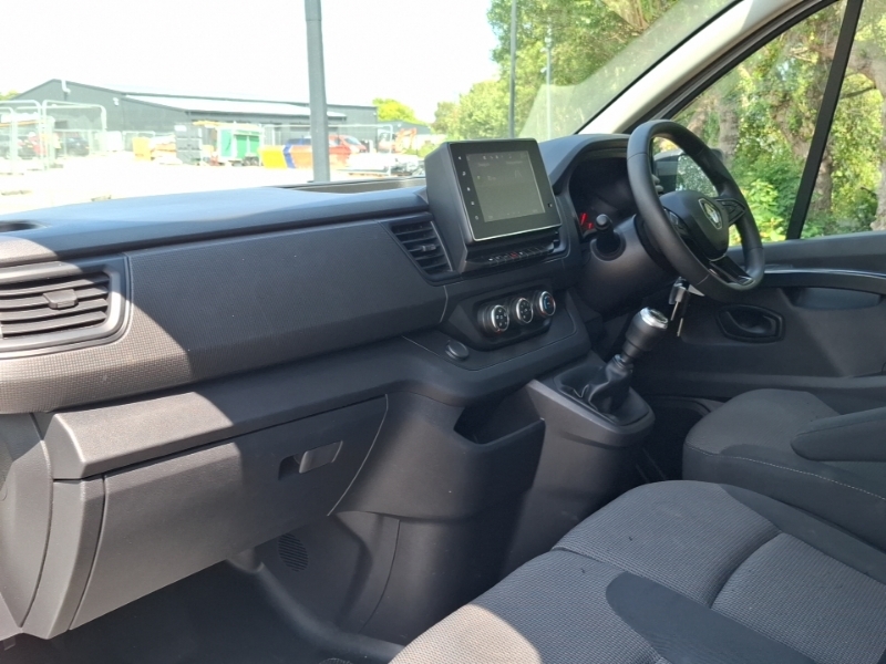 Renault Trafic Sl30 Blue Dci 130 Advance Safety Van White #5