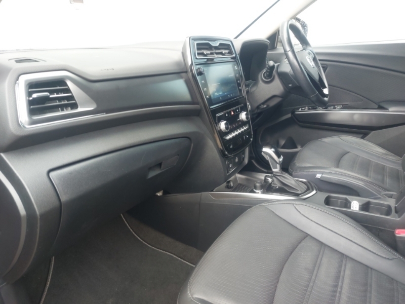 SsangYong Tivoli 1.5P Ultimate Red #5