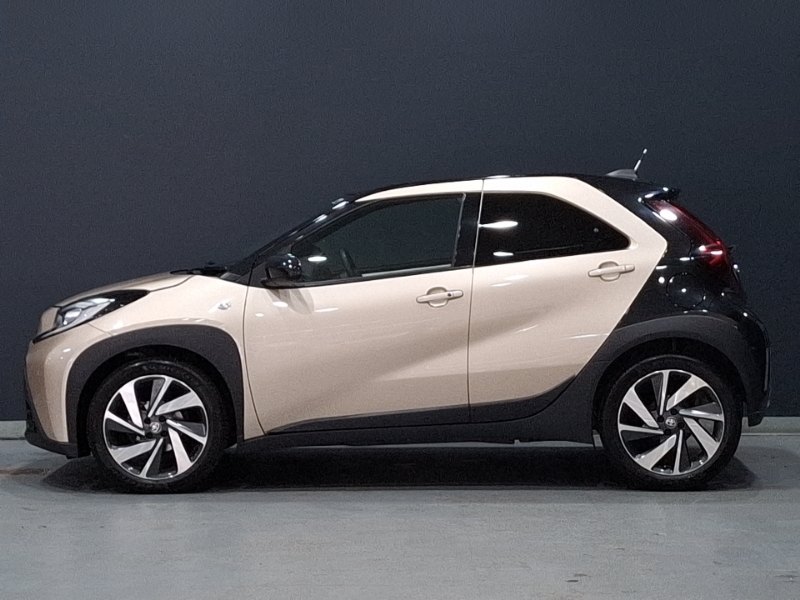 Toyota Aygo X 1.0 Vvt-i Exclusive Beige #4