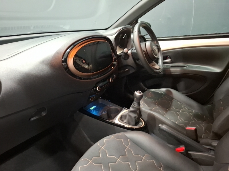 Toyota Aygo X 1.0 Vvt-i Exclusive Beige #5