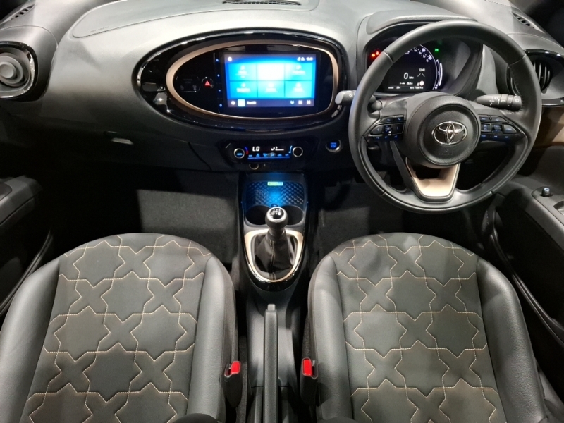Toyota Aygo X 1.0 Vvt-i Exclusive Beige #3