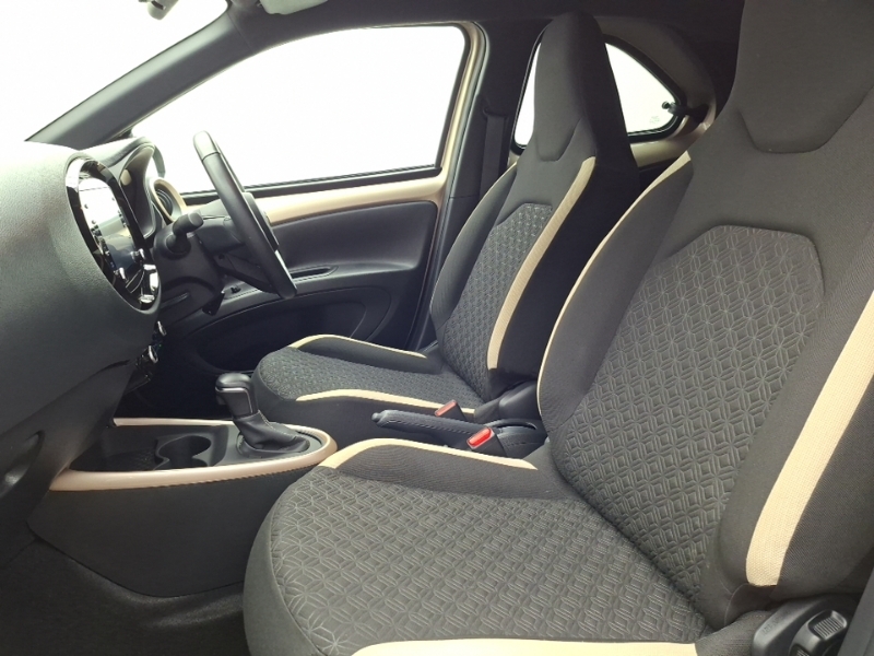 Toyota Aygo X 1.0 Vvt-i Edge Beige #5