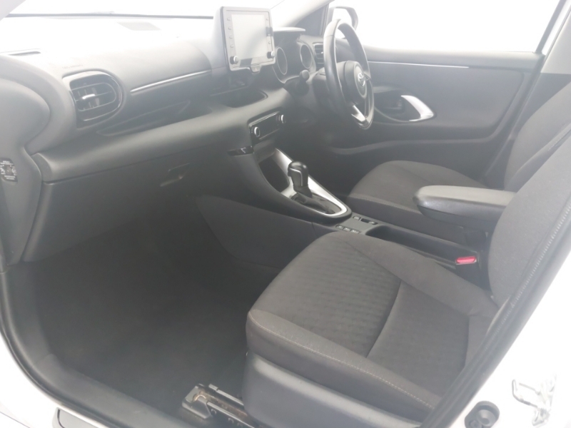 Toyota Yaris 1.5 Hybrid Design Cvt Nav White #5