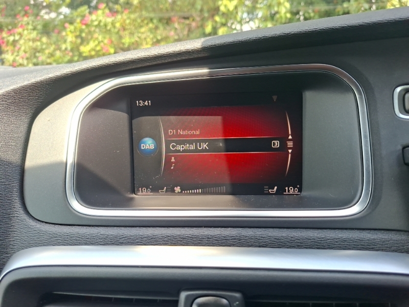 Volvo V40 2.0 D4 R-design Pro Euro 6 Ss Black #11