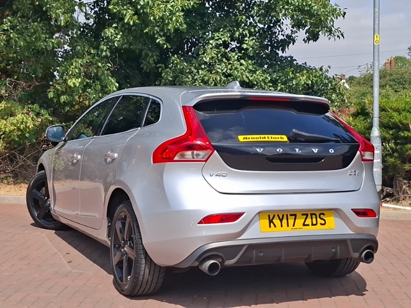 Volvo V40 D3 4 Cyl 150 R Design Nav Plus Geartronic Silver #2