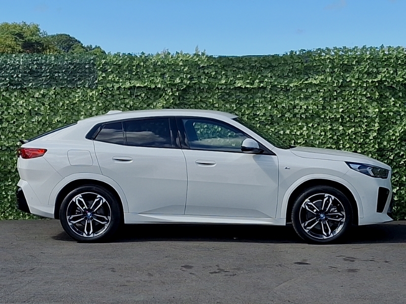 BMW iX2 230Kw Xdrive30 M Sport 65Kwh White #3