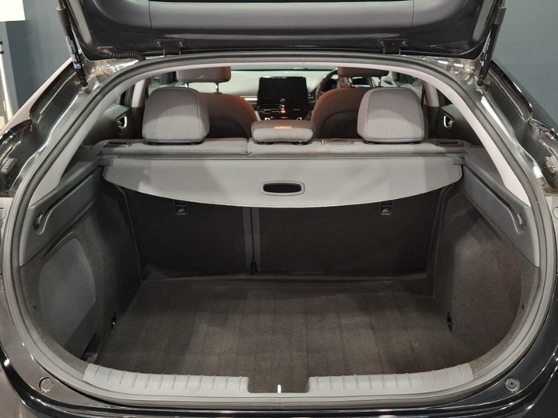 Hyundai Ioniq Hatchback White #17