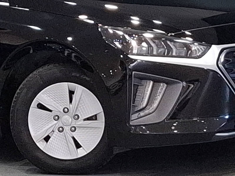 Hyundai Ioniq Hatchback White #19