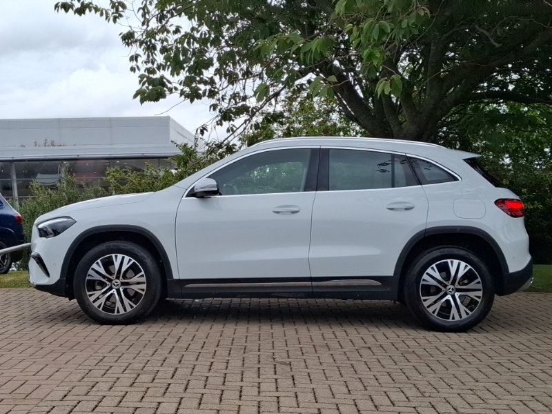 Mercedes-Benz GLA Class Gla 200 Sport Executive White #4