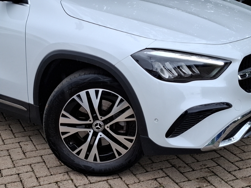 Mercedes-Benz GLA Class 200D Amg Line Premium Black #19