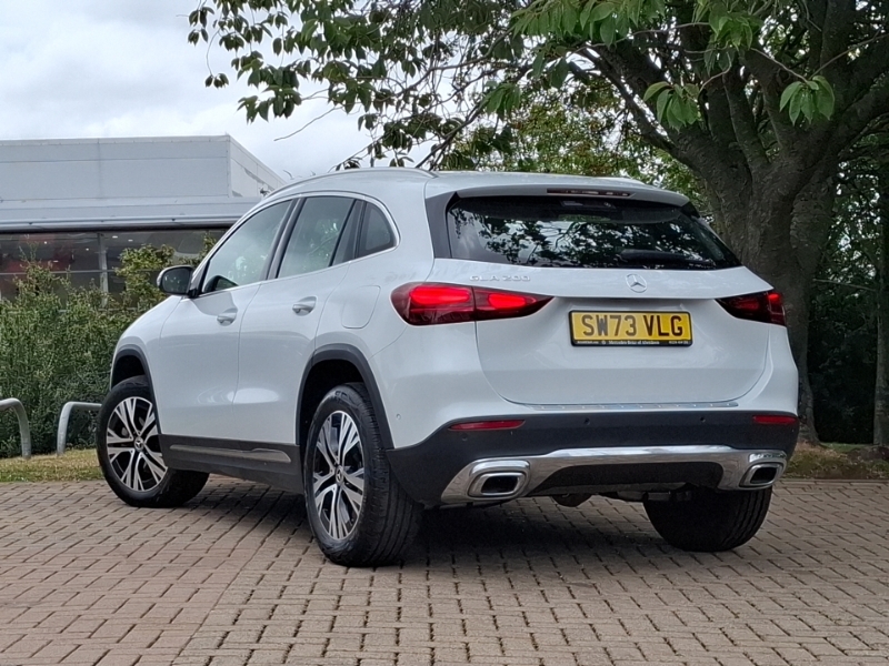 Mercedes-Benz GLA Class Gla 200 Sport Executive White #2