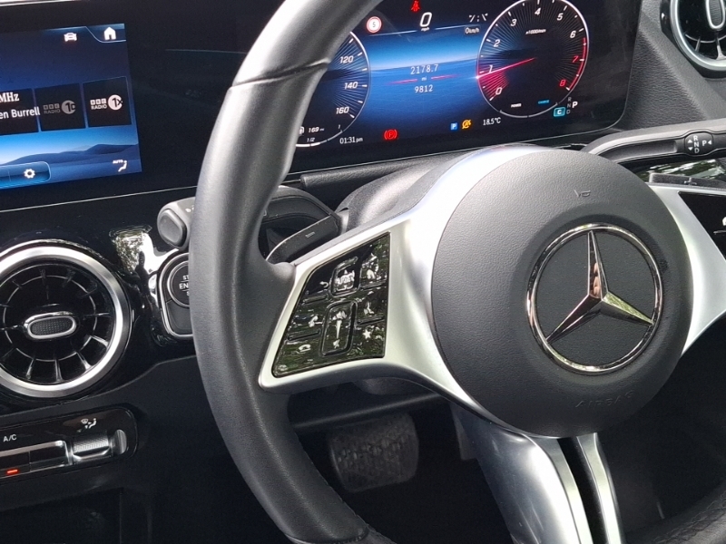 Mercedes-Benz GLA Class 200D Amg Line Premium Black #13
