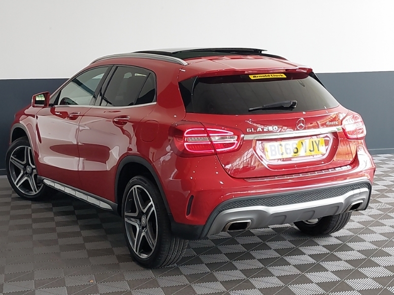 Mercedes-Benz GLA Class Gla 250 4Matic Amg Line Premium Plus Red #2