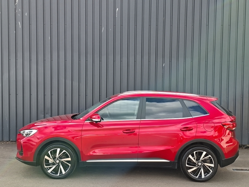 MG ZS 1.5 Hybrid Trophy Red #4