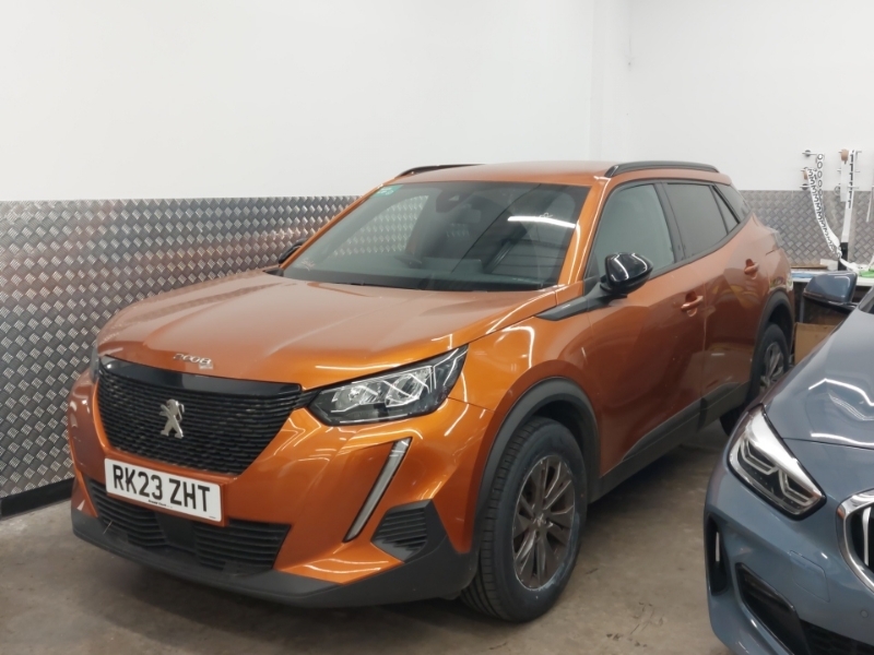 Peugeot 2008 1.2 Puretech Active Premium Orange