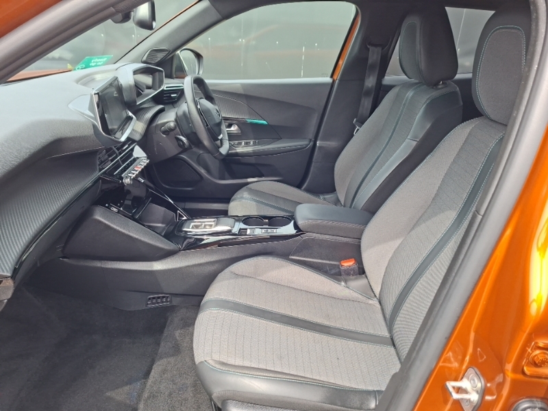 Peugeot e-2008 100Kw Allure Premium 50Kwh Orange #5