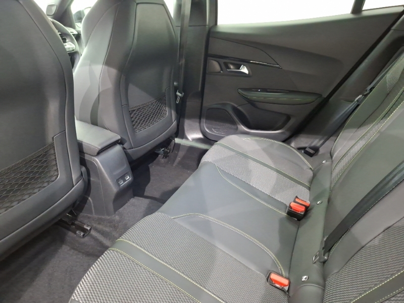 Peugeot e-2008 115Kw Gt 54Kwh Grey #6