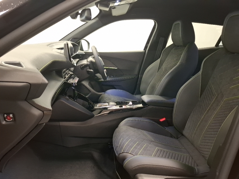 Peugeot 2008 1.2 Puretech 130 Gt Premium Eat8 Black #4